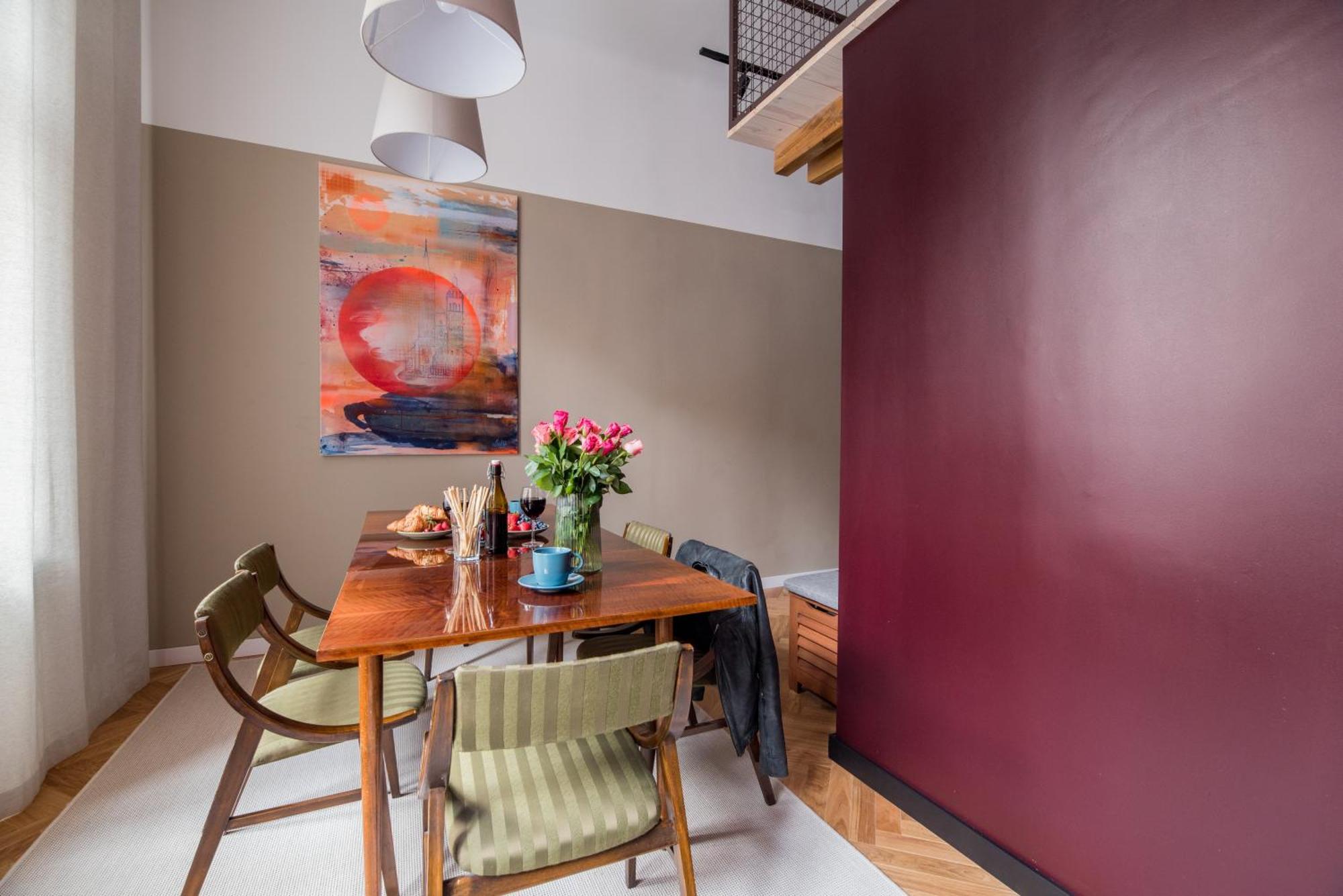 Quiet Luxury On Florianska Apartment