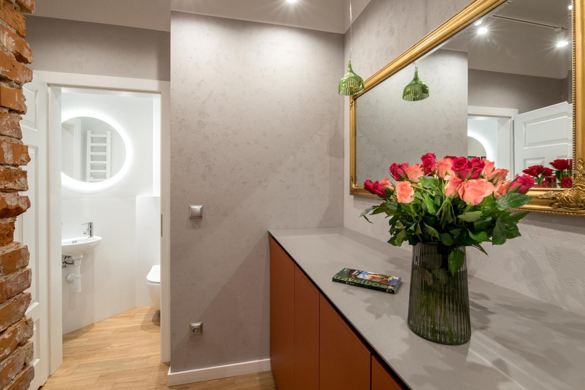 Quiet Luxury On Florianska Apartment *
